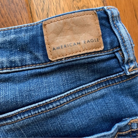 AE | medium wash distress hi-rise jeggings | Sz 2 Short - Picture 13 of 16